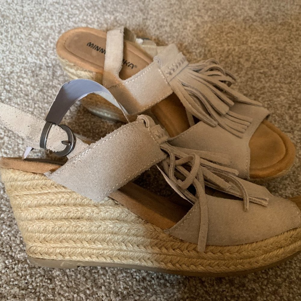 Minnetonka Women's Tan Wedge Sandals